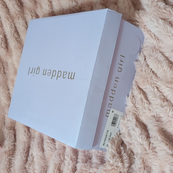 NEW IN BOX Madden Girl Silhouette wedge sandal in mauve (lavender/light purple) - Picture 5 of 6